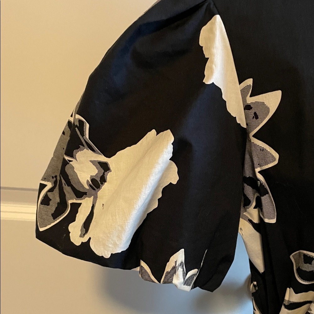 Scoop Sides Cutout Poplin Dress with Puff Sleeves Size Medium (Juniors) - Picture 4 of 9